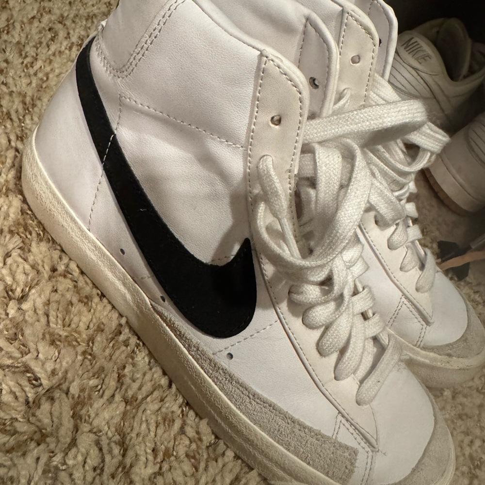 Nike Blazer Mid '77 Vintage sneaker in white leather